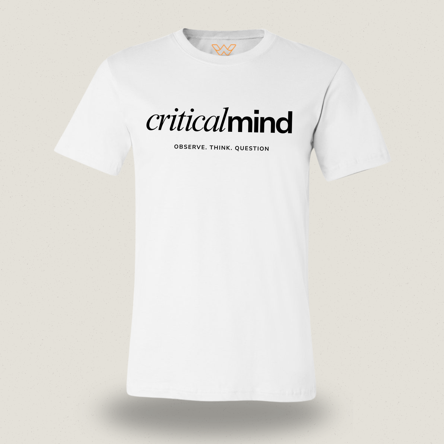 Critical Mind T-shirt – Minimalistische Borstopdruk voor Kritische Denkers