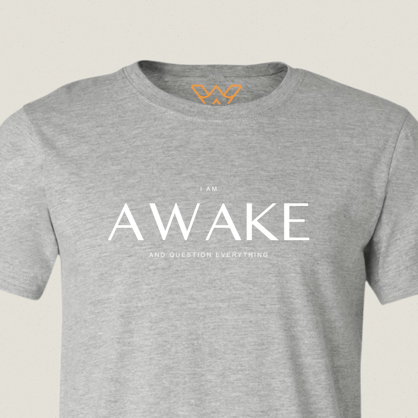 Awake and Question Everything T-shirt – Borstopdruk met Betekenis
