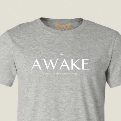Awake and Question Everything T-shirt – Borstopdruk met Betekenis