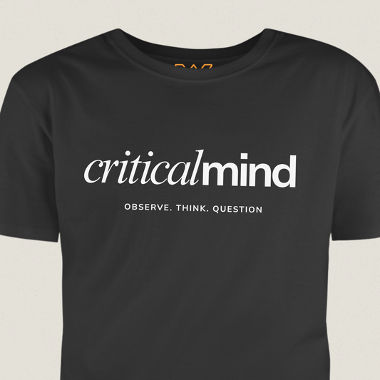 Critical Mind T-shirt – Minimalistische Borstopdruk voor Kritische Denkers