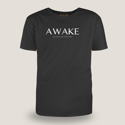 Awake and Question Everything T-shirt – Borstopdruk met Betekenis