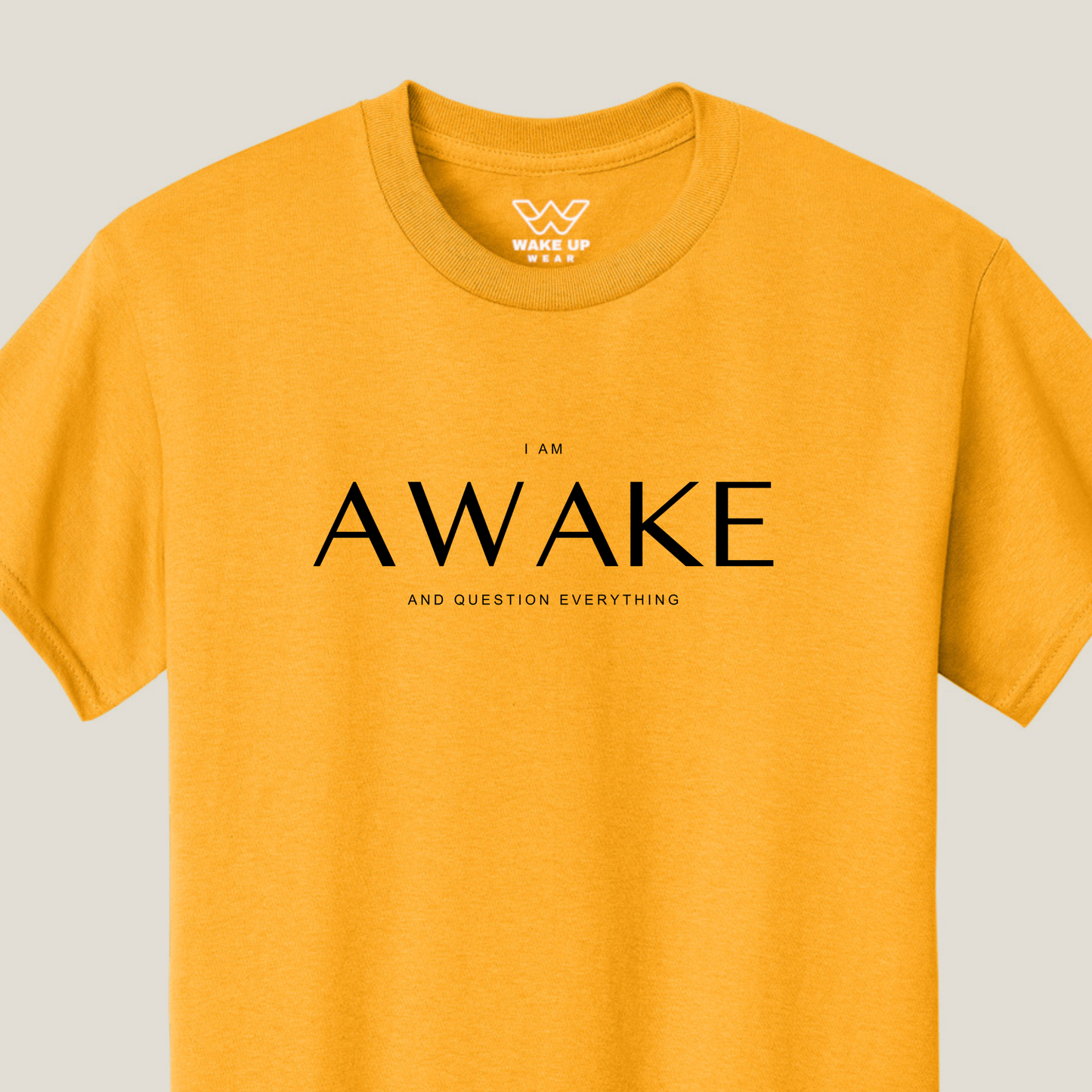 Awake and Question Everything T-shirt – Borstopdruk met Betekenis
