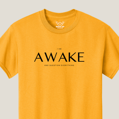 Awake and Question Everything T-shirt – Borstopdruk met Betekenis