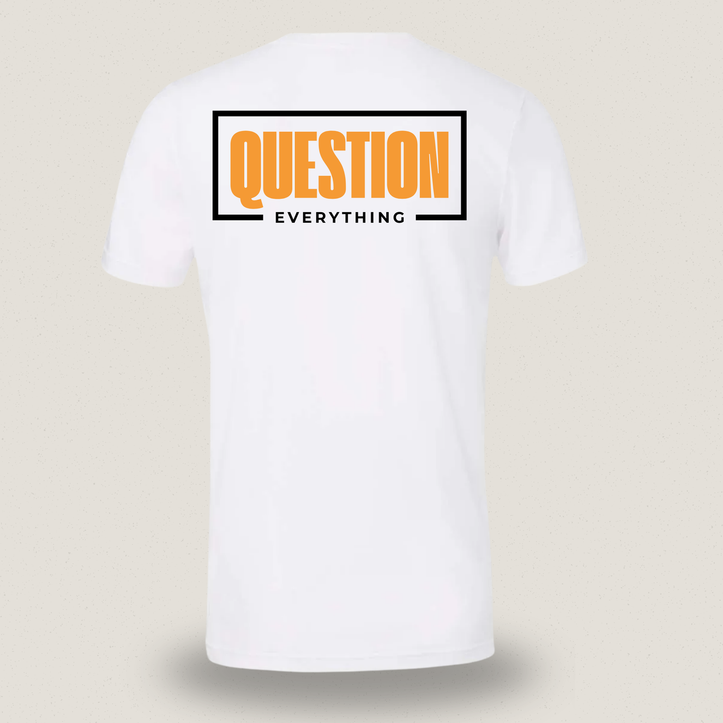 Question Everything T-shirt – Borst en rugopdruk voor kritische denkers