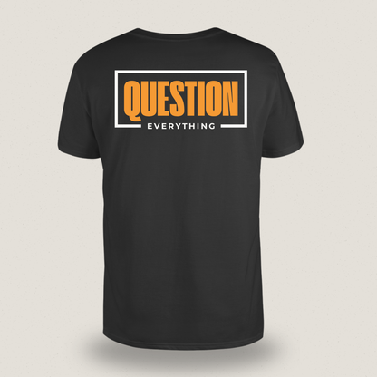 Question Everything T-shirt – Borst en rugopdruk voor kritische denkers