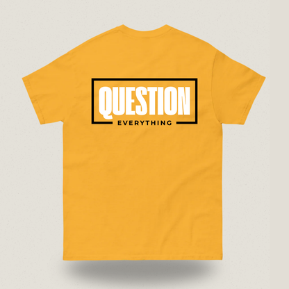 Question Everything T-shirt – Borst en rugopdruk voor kritische denkers